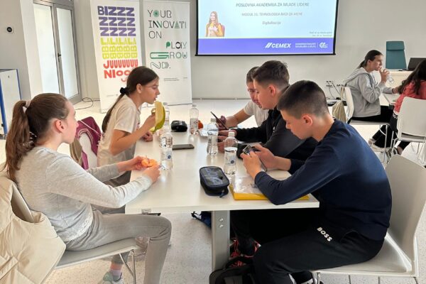 The first generation of the BizLabJunior programme for young leaders has successfully completed its training