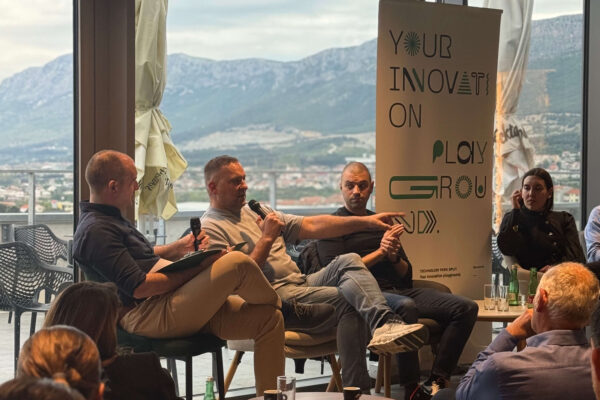 Entrepreneurship Café Held on “The New Workforce in the Age of AI”
